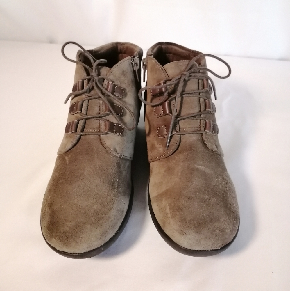 Clarks Collection Suede lace up ankle boots